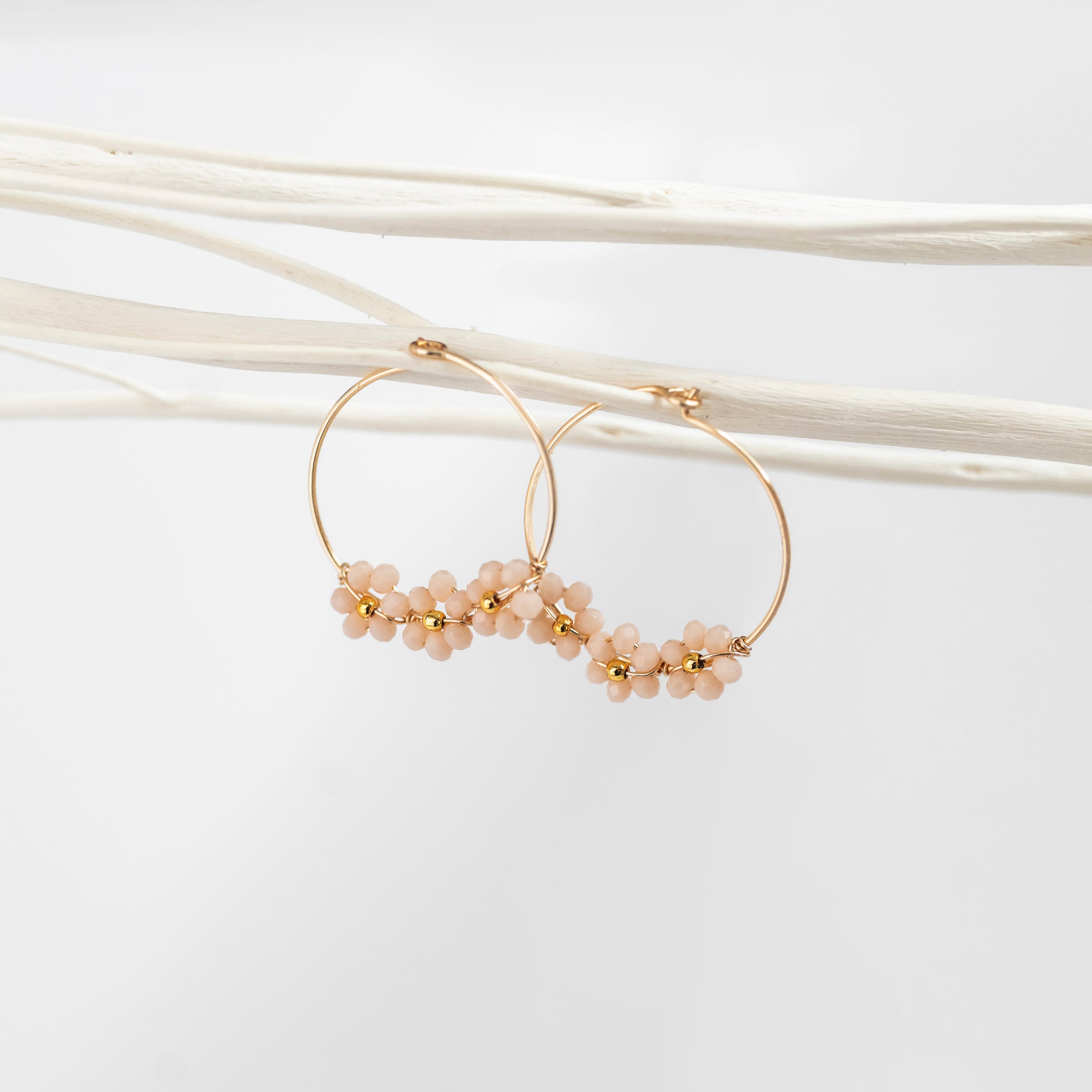 Daisy gold earrings - P's One-Stop Shop 