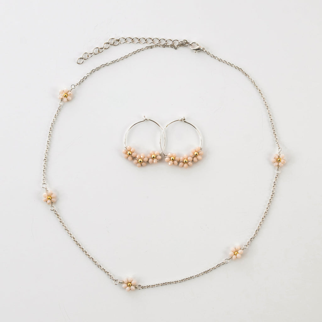 Daisy silver necklace - P's One-Stop Shop 