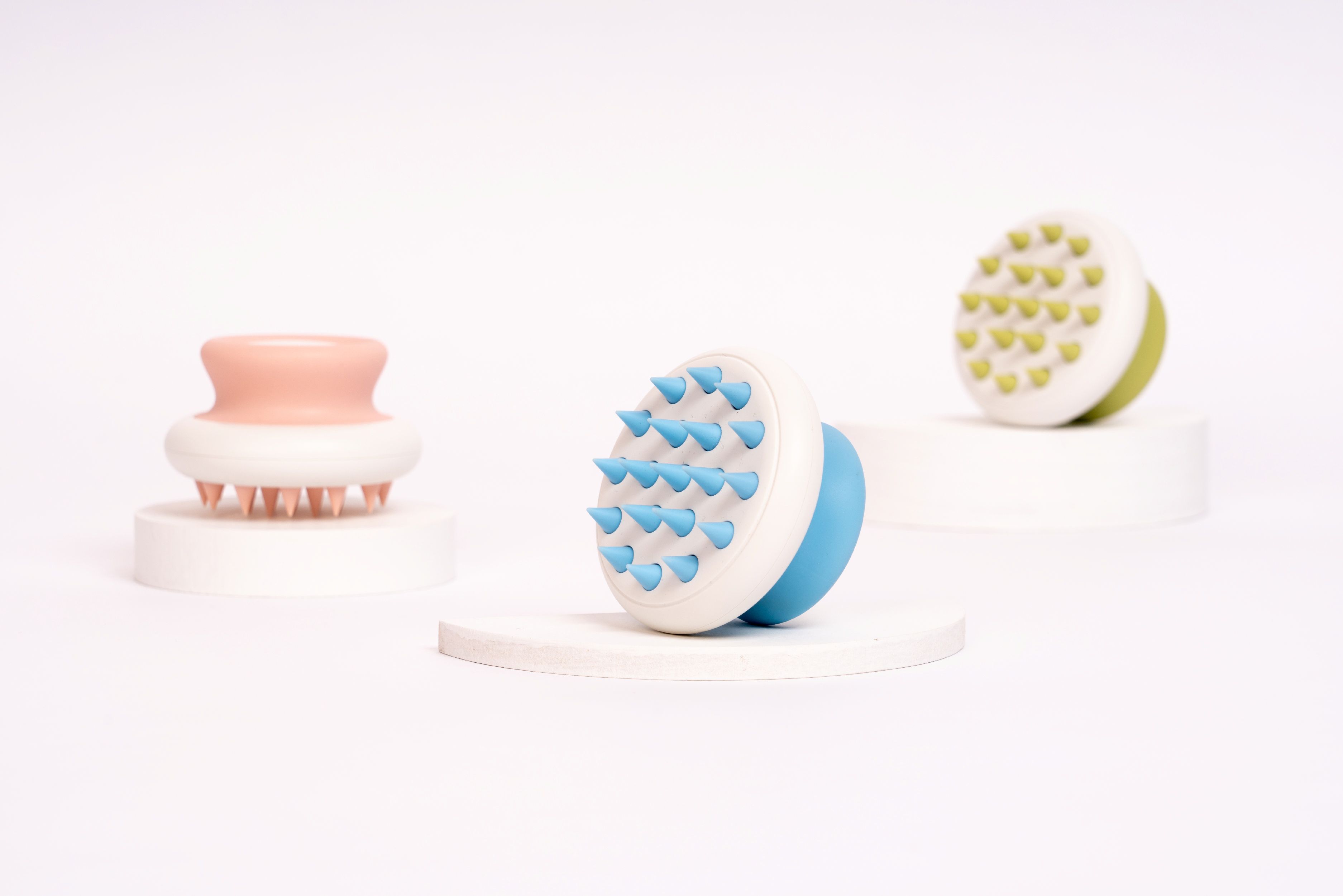 Pet Life ® 'Scwubba' Handheld Bathing Brushing and Massaging Soft Flexible Grooming Pet Comb - P's One-Stop Shop 
