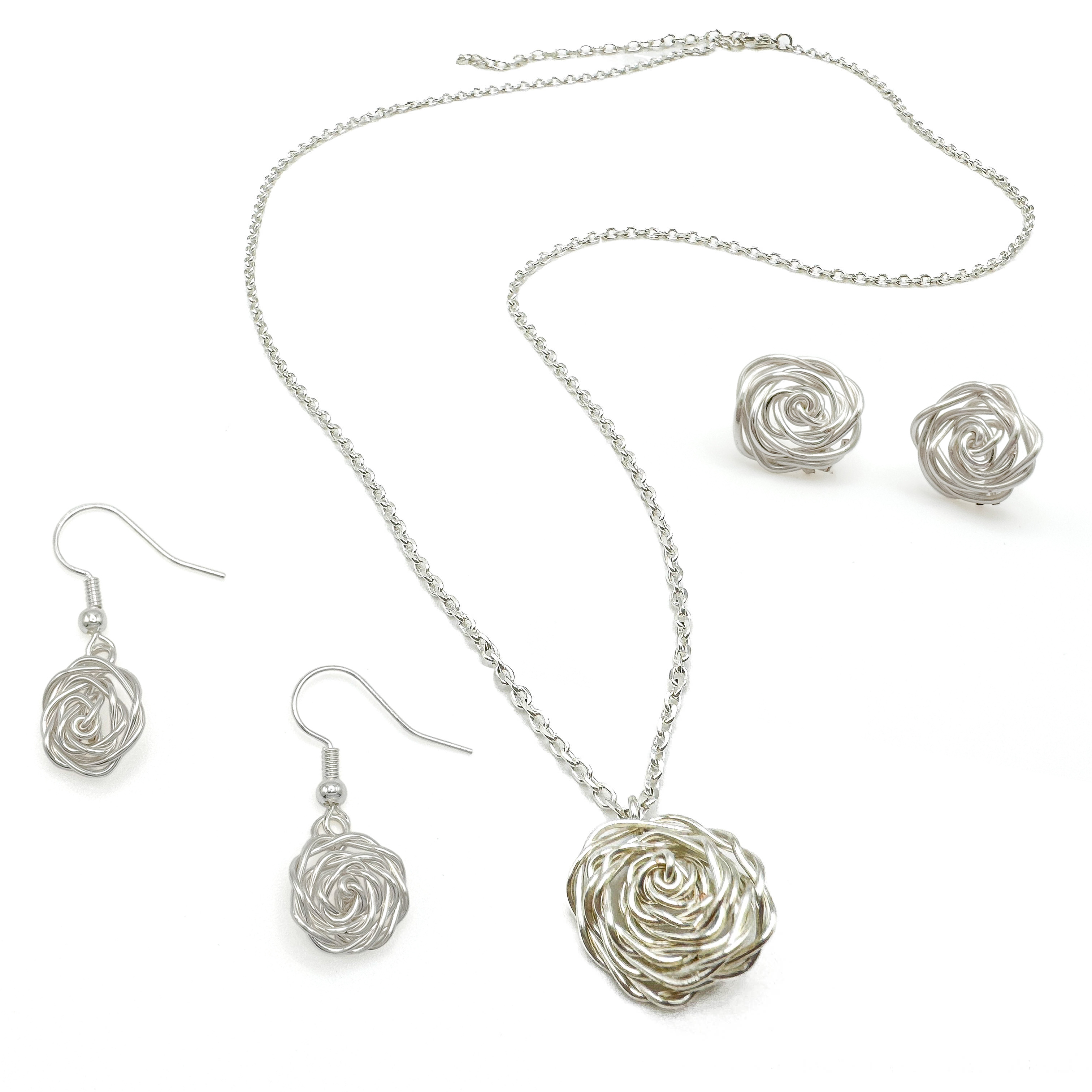 Rosette silver necklace - P's One-Stop Shop 